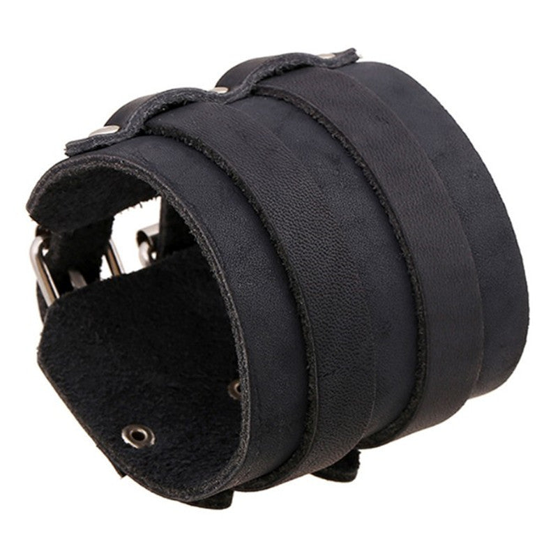 Bracelet manchette cuir noir roulé montrant l'épaisseur et la qualité du cuir